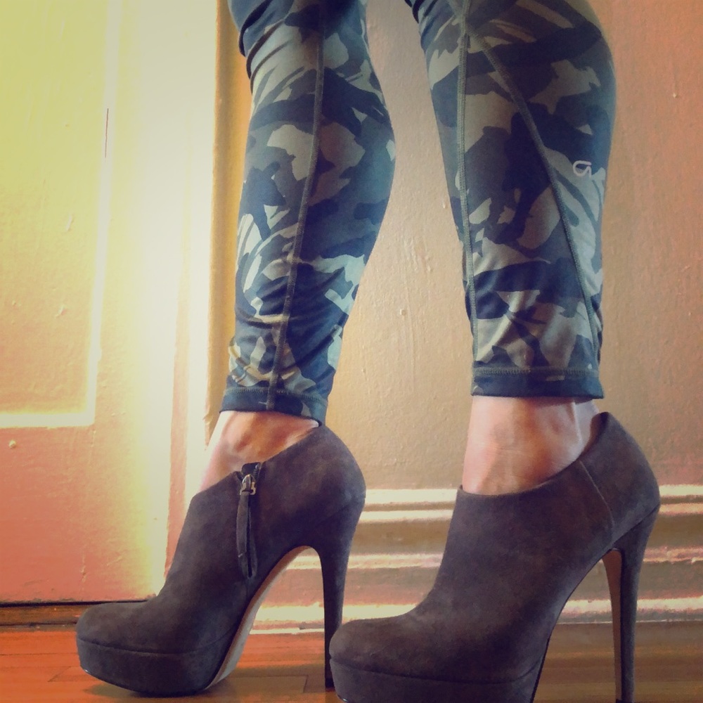 Chic Italian Suede Booties in Chinchilla Grey